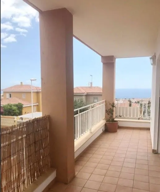 Adeje. Madroñal 3 habitaciones con terraza de 20 m2 con vistas al mar. — 2