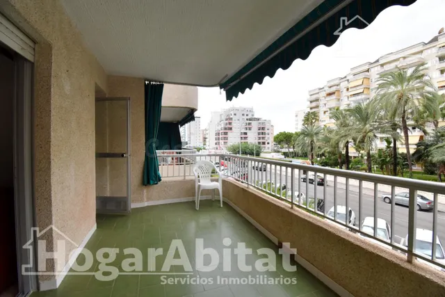 EXTERIOR CON PISCINA, GARAJE Y TERRAZA A SOLO 200 M DE LA PL - foto 4