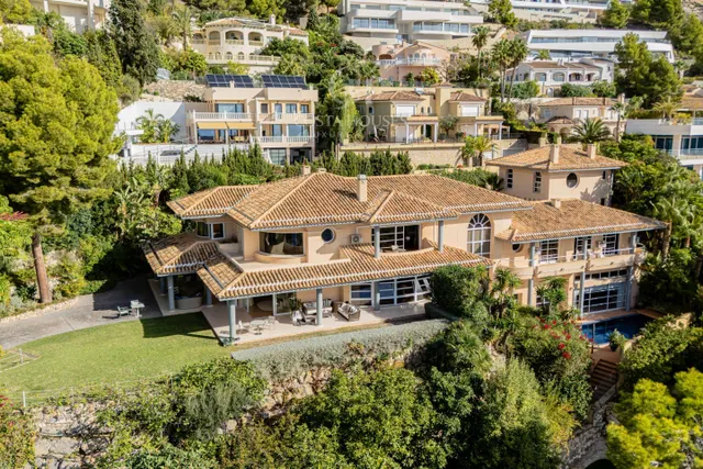 VILLA PRESTIGE · MAGNÍFICAS VISTAS AL MAR Y ELEGANCIA EN PAR - foto 2