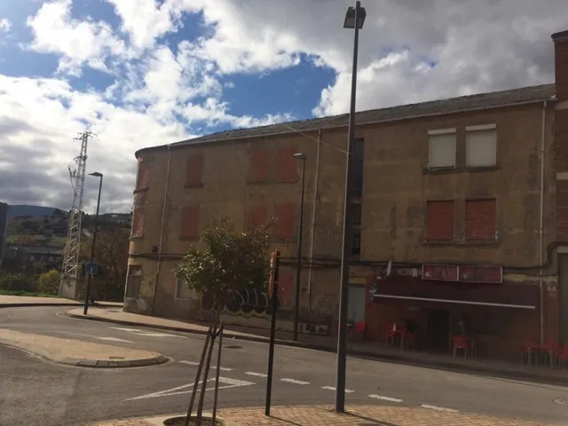 SE VENDE SOLAR CON EDIFICIO — 3