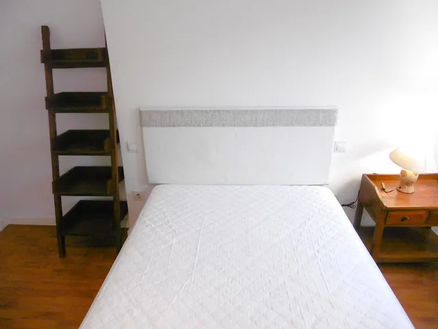 VIVIENDA DE 2 DORMITORIOS TOTALMENTE AMUEBLADA Y EQUIPADA — 32