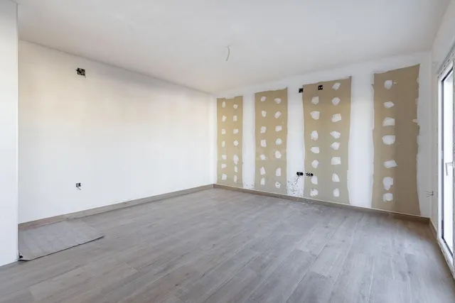 OBRA NUEVA EN LOJA — 3