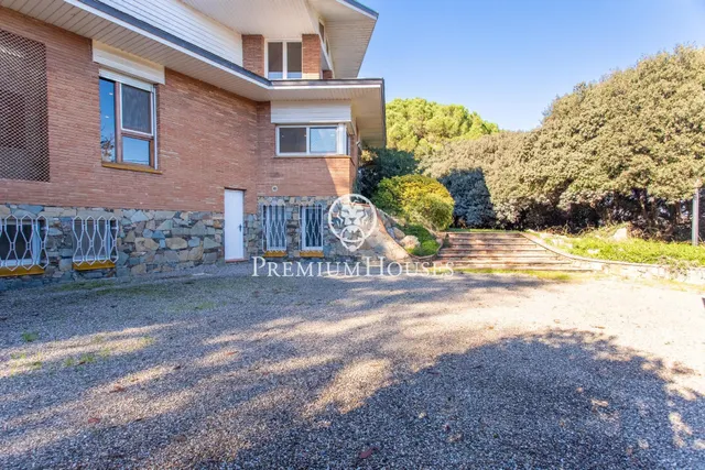 Casa en venta en Montornès del Vallès — 44