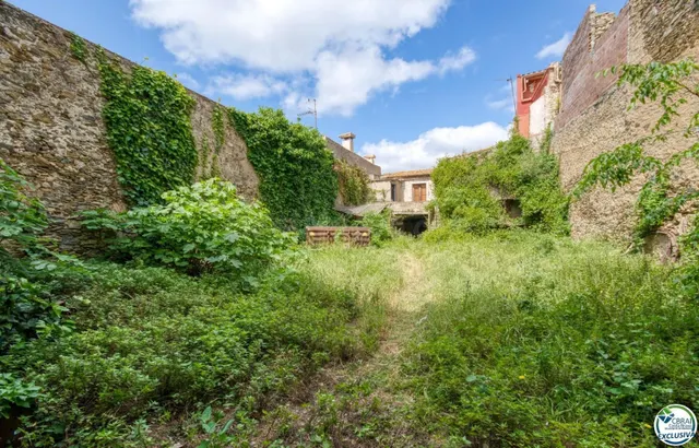 Autenticidad y potencial: Casa de pueblo con "voltes catalan - foto 2