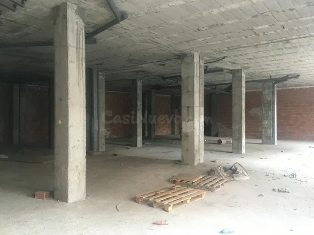 ENORME BAJO COMERCIAL EN LA AVENIDA EUROPA - foto 5