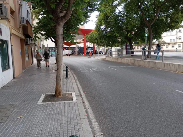 PLAZA DE GARAJE PARA COCHE GRANDE EN CALLE MEDINA SIDONIA — 13