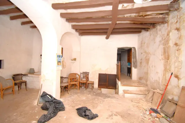 Casa para reformar con garaje en el centro de Muro - foto 4