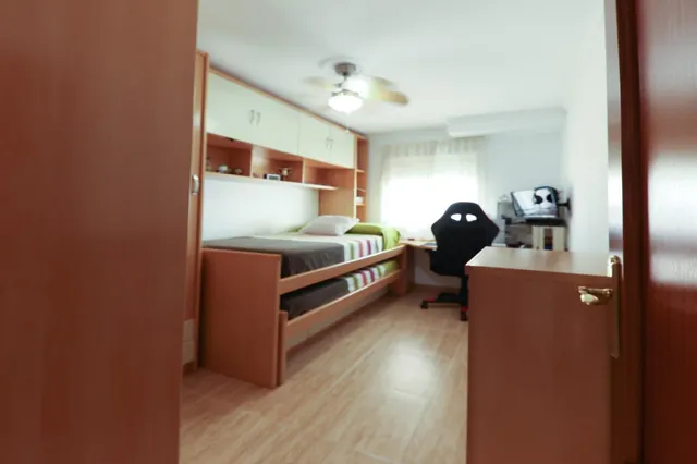 Amplio piso de 3 dormitorios con terraza, garaje y trastero en Las Lagunas — 28