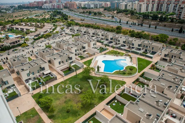 PISO CON VISTAS! TERRAZA INCREIBLE. 3 HB, PLAZA DE GARAJE y TRASTERO. — 36