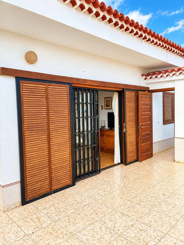 Casa independiente con vistas al mar y al Teide, garaje doble y piscina comunitaria — 35