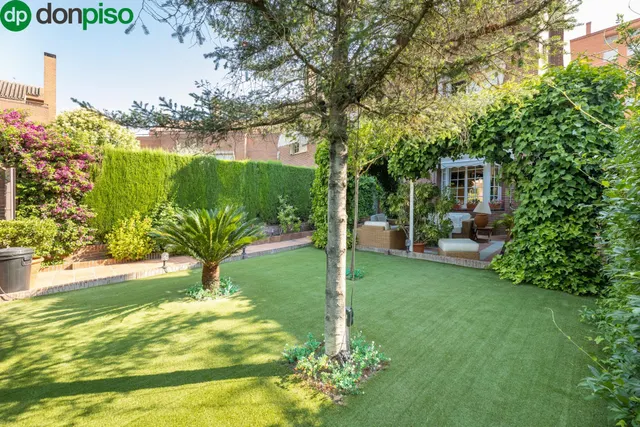 CHALET ADOSADO EN URBANIZACIÓN ADORATRICES — 8