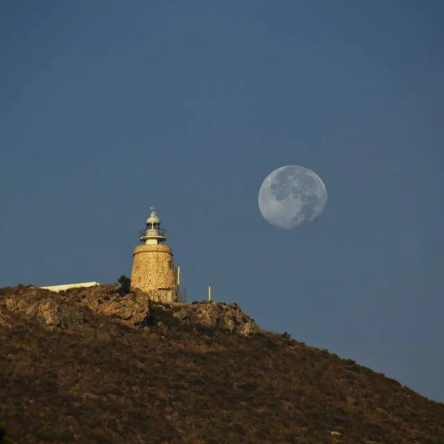 DOS SOLARES INDEPENDIENTES EN EL CASCO ANTIGUO DE GUALCHOS — 44