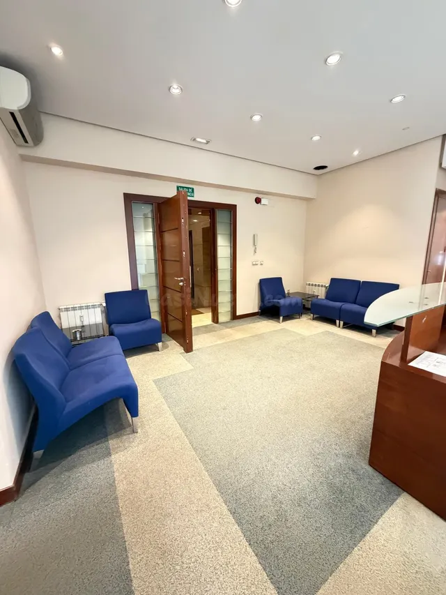 Oficina 6 habitaciones 250m² en alquiler - Cuzco - foto 3