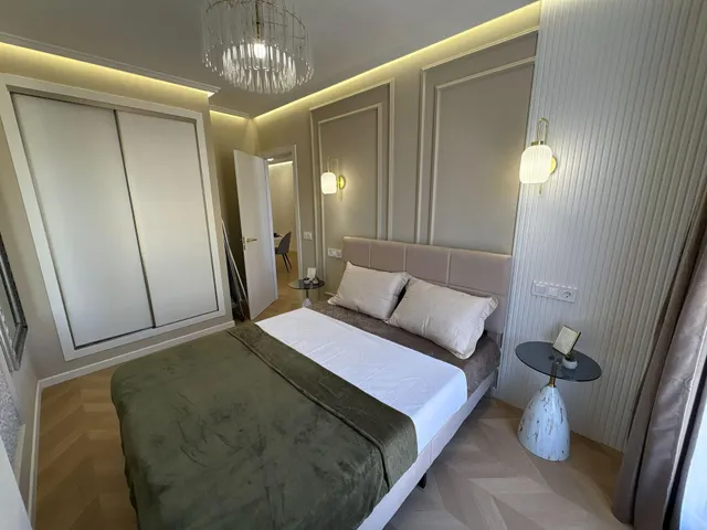Apartamento céntrico, luminoso, y elegantemente reformado (1.ª planta). Balcón con orientación este, piscina comunitaria y a solo 800 m de Playa del Cura. — 17