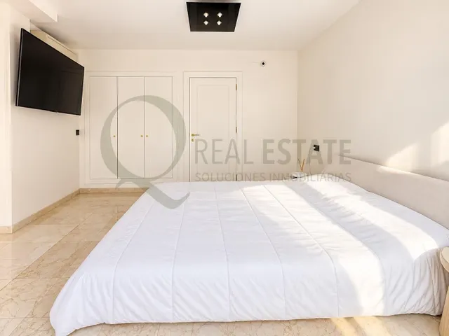 Exclusivo chalet adosado en Alicante golf, playa de san juan con piscina, terrazas y garaje — 20