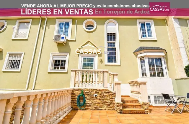 Chalet en TORRENIEVE - 4 habitaciones, 4 baños, garaje y pis - foto 3