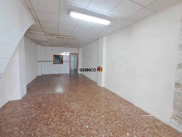 LOCAL COMERCIAL EN ALQUILER BIEN SITUADO EN LA ALAMEDA — 4