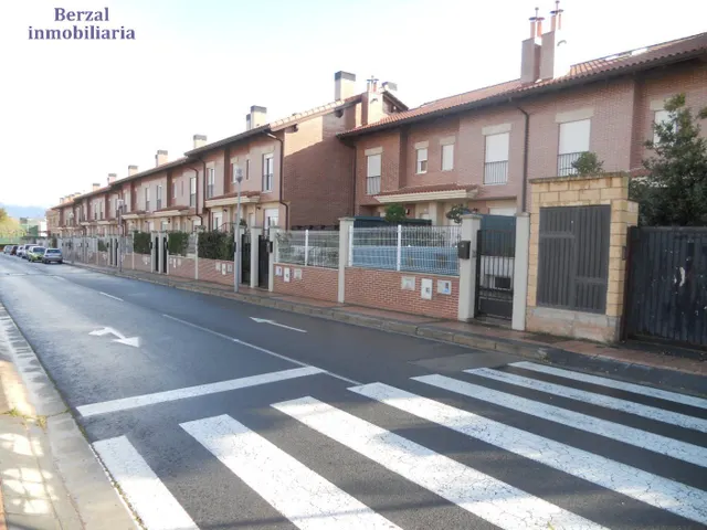 Chalet en venta en Navarrete. Muy amplio. A estrenar. — 30
