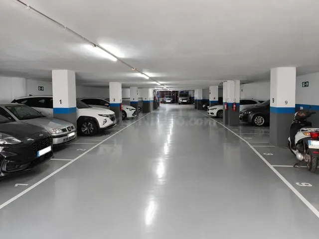 ST JOAN DE PALAMÓS: AMPLIA PLAZA DE PARQUING EN VENTA. ZONA 