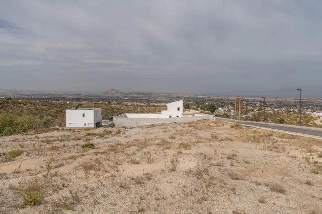 Terreno urbano de 750 m2 en Altos de La Zubia. Parcela 17, manzana M — 21