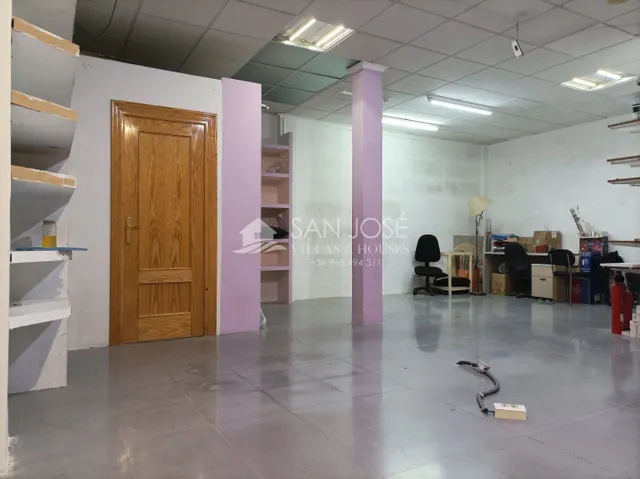 ALQUILER DE ESPACIOSO LOCAL COMERCIAL EN ASPE — 6