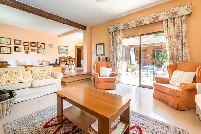 CHALET EN LOS DOLORES — 28