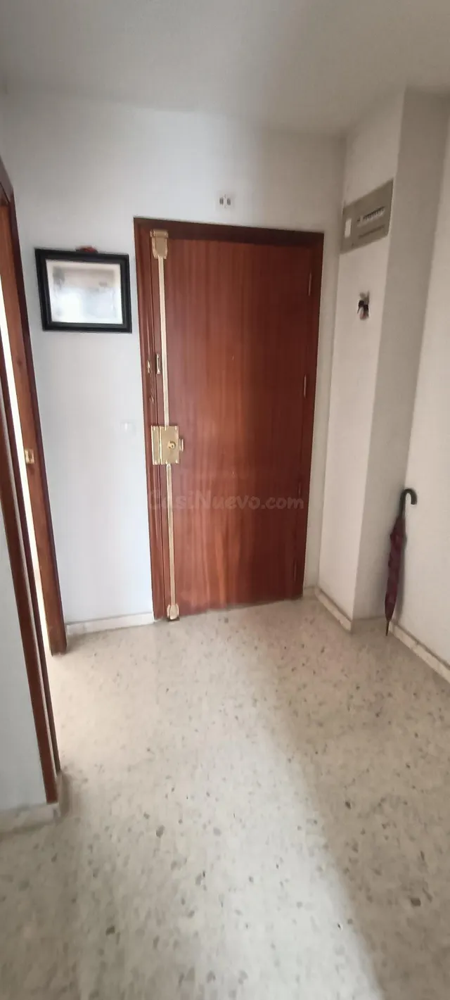 Piso de 3 dormitorios con piscina y garaje en urbanización cerca de la playa — 5