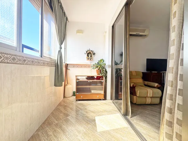 Amplio piso en esquina todo exterior con terraza y vistas al mar junto a Vialia y Avenida de Andalucía. — 13