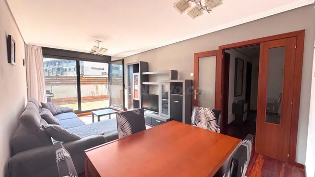 ¡Espectacular bajo amueblado con terraza de 70 m2 y orientac - foto 2