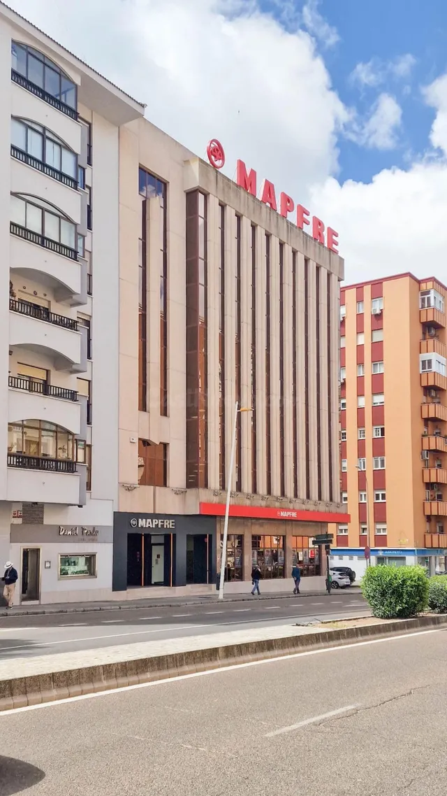 ALQUILER AMPLIAS OFICINAS CÉNTRICAS EDIFICIO MAPFRE BADAJOZ - foto 4