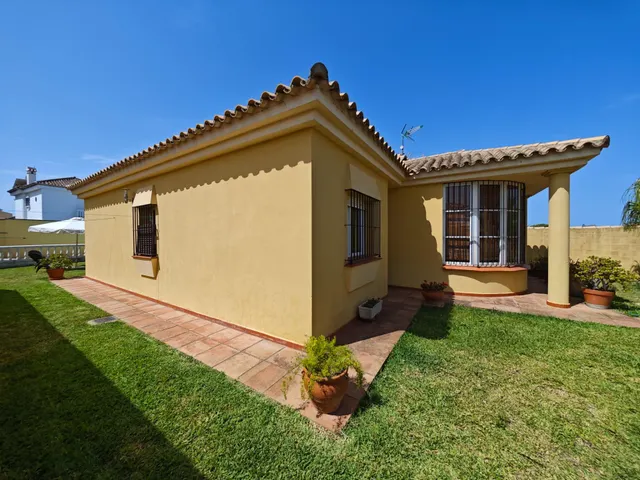 CHALET CON PISCINA EN SANCTI PETRI — 11