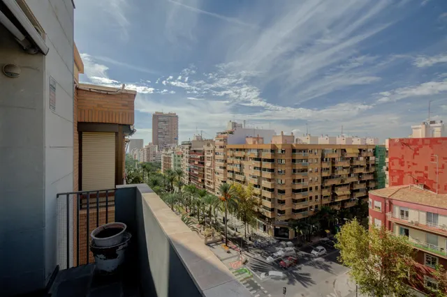 Ático con solárium de una habitación doble y un despacho en Avda. General Marvá — 9