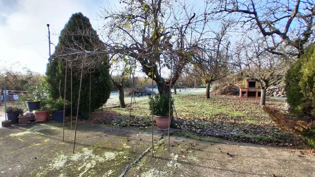 CASA CON TERRENO RÚSTICO VENTA ALMENARA DE TORMES. Urbis te ofrece una casa con terreno rústico en venta en Almenara de Tormes, Salamanca. — 12