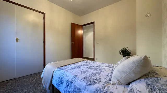 Exclusiva vivienda de 4 dormitorios con amplia plaza de garaje en pleno centro de Zaragoza — 22