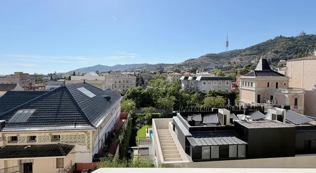 EXCLUSIVA VIVIENDA CON TERRAZA Y ESPECTACULARES VISTAS EN LA - foto 3