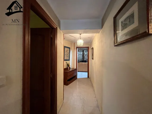 Casona Independiente Tradicional de Piedra con Balconada y Jardín Urbano en Penagos — 15