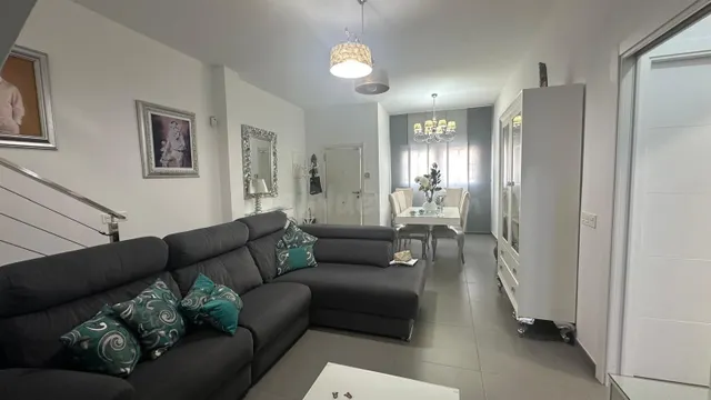 VENTA DE CASA ADOSADA JUNTO AL PUERTO DE ROQUETAS DE MAR con - foto 2