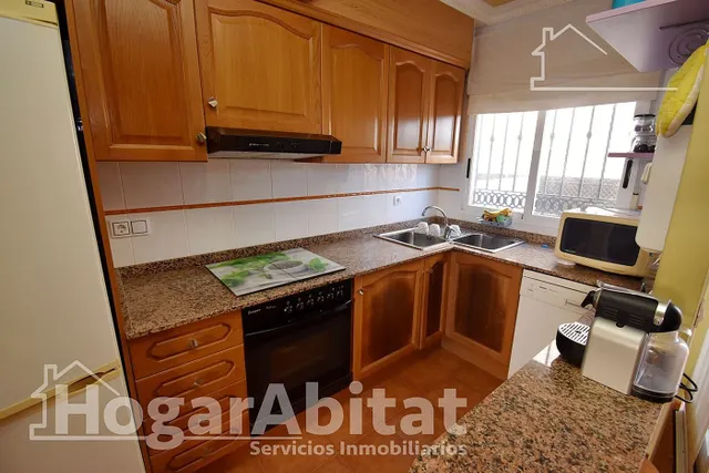 CHALET PAREADO CON TERRAZA Y GARAJE JUNTO A LA PLAYA — 6