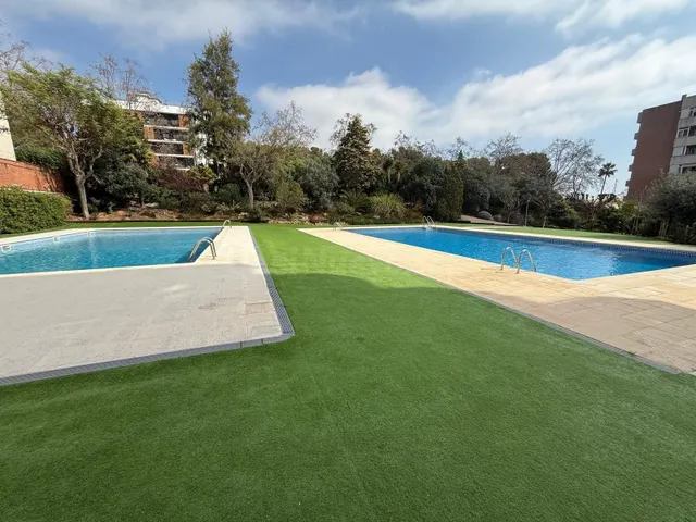 ¡¡Amplio piso con piscina comunitaria en Castelldefels!! - foto 3