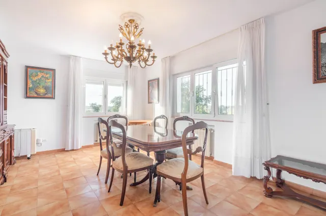 Casa con finca, seis dormitorios y amplio garaje a tres minutos del centro de noreña — 6