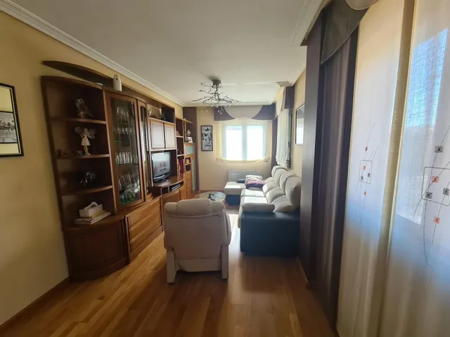 Se vende amplísimo apartamento, amueblado y equipado, cocina - foto 3