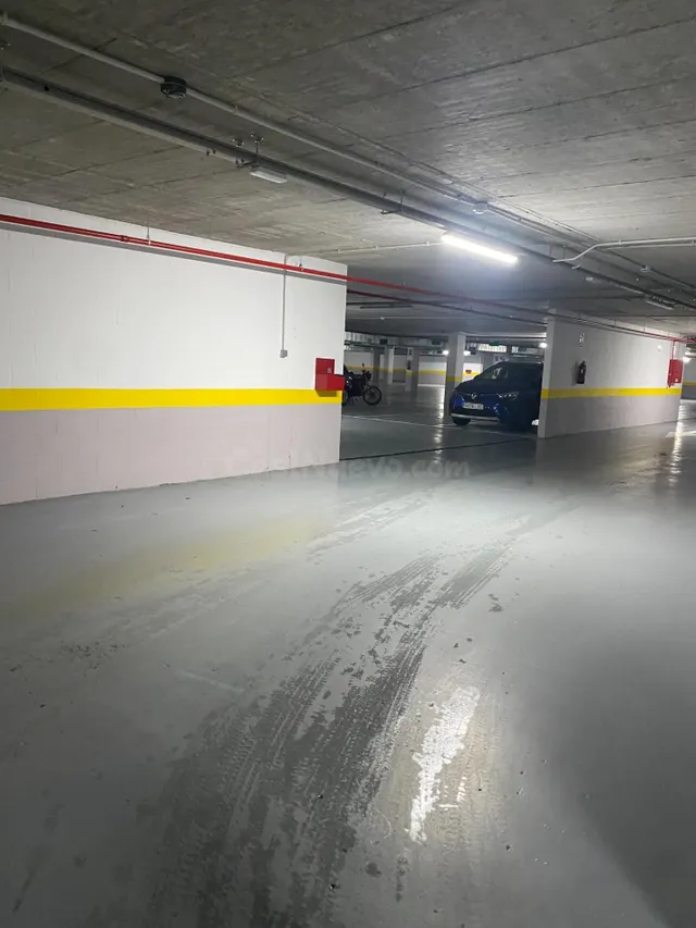 Plaza de garaje en Francisco Tomás y Valiente — 2