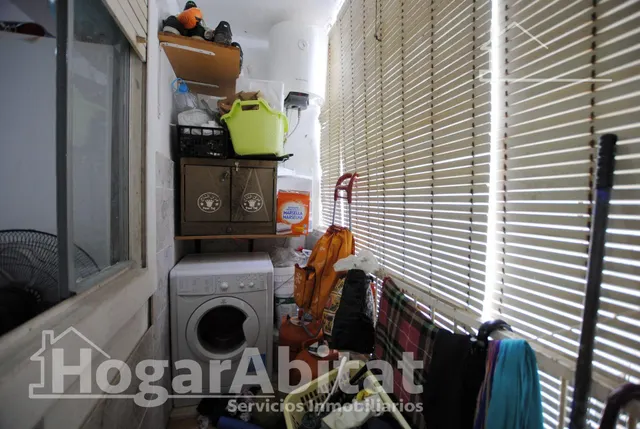 ¡gran oportunidad! muy amplio de 4 dormitorios, con balcón junto av beniopa — 38
