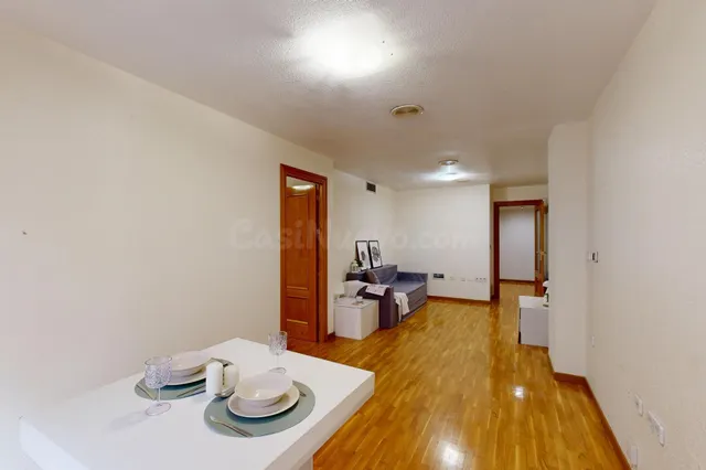 Piso de 3 dormitorios, vestidor y 134 m2 en pleno centro de  - foto 2