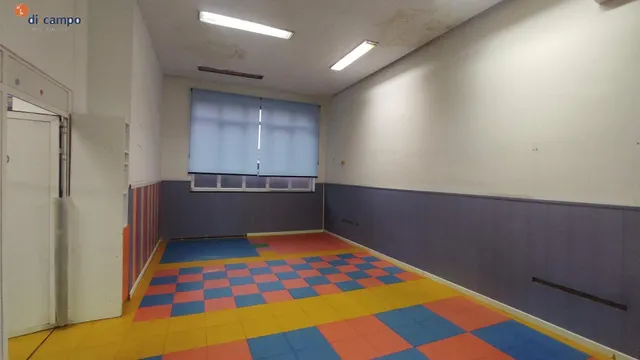 AMPLIO LOCAL EN VENTA, PASEO SAN ISIDRO, VALLADOLID. FACHADA A TRES CALLES. — 17