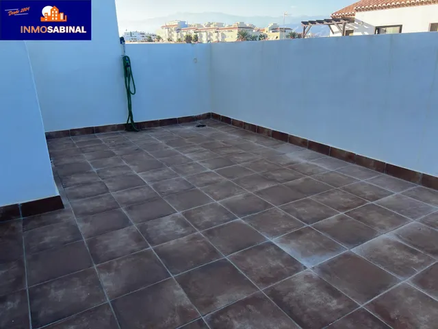 Impresionante Piso en Primera Línea de Playa en La Romanilla, Roquetas de Mar por €310.000 — 19