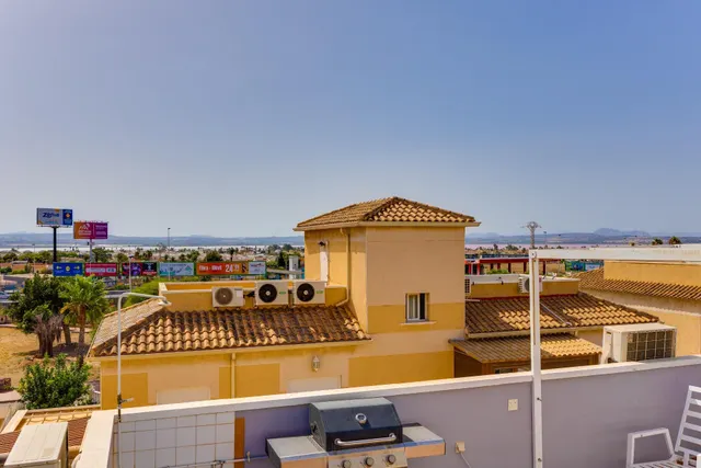Bungalow planta alta reformado, en residencial con piscina comunitaria — 22