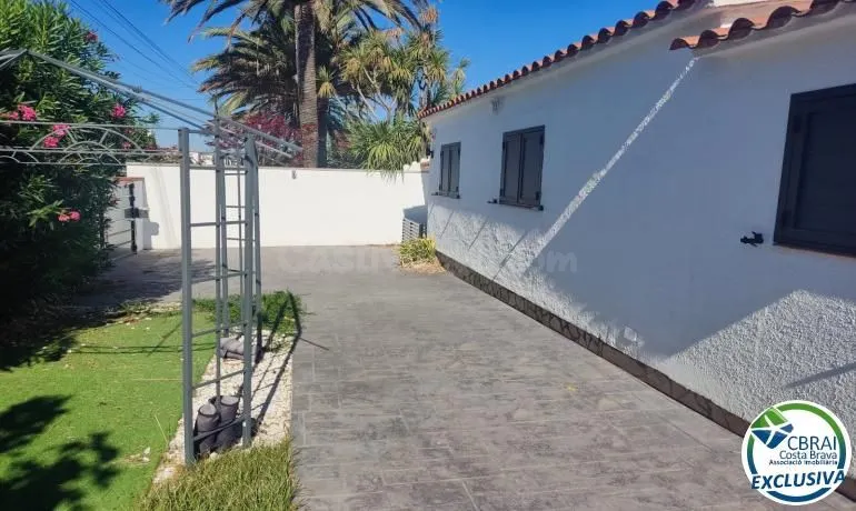 Bonita casa con piscina y apartamento para invitados y piscina.