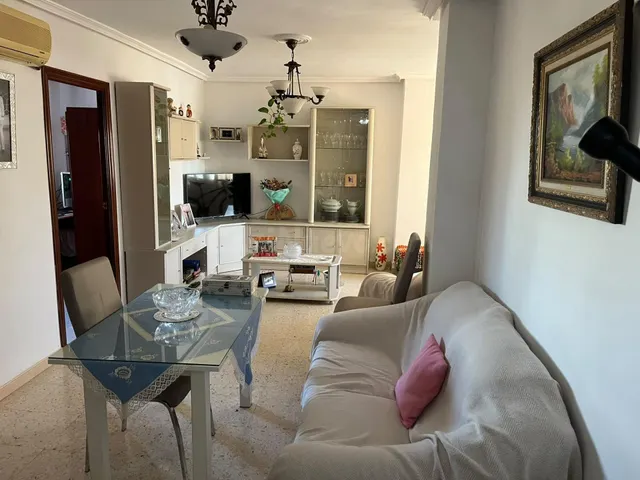 PISO DE TRES DORMITORIOS