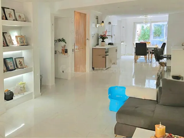 Chalet Adosado de 179 m2 para vivir con amplitud, patio, ter - foto 4